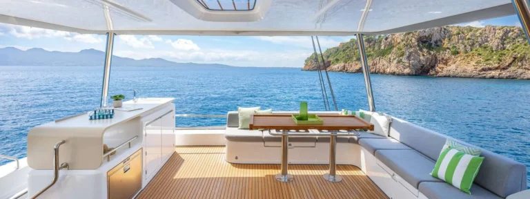 Lagoon 60 SOFIA – Flybridge lounge