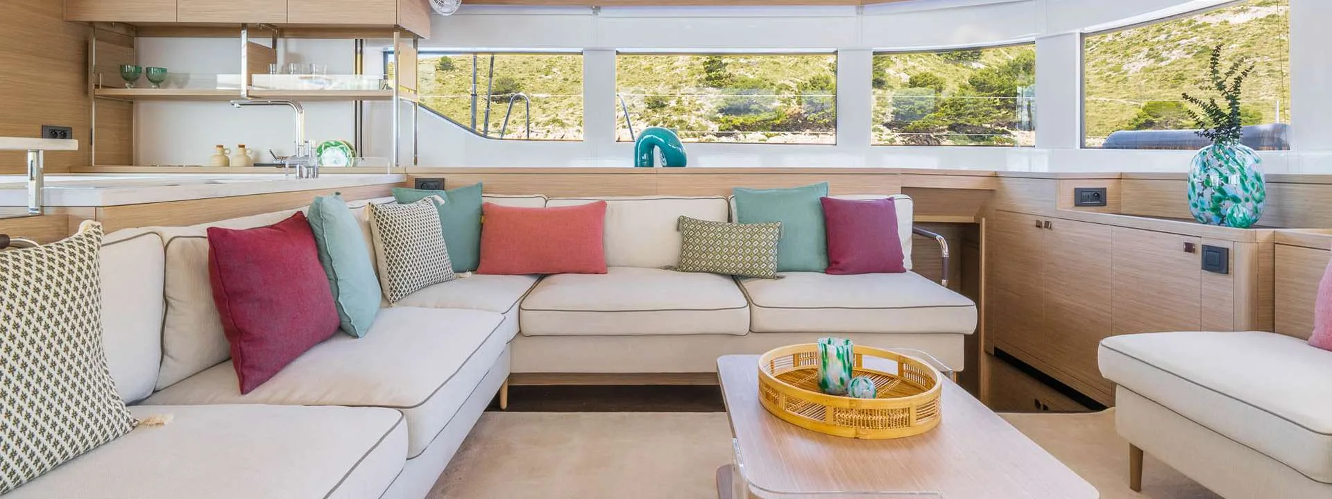Lagoon 60 SOFIA – Saloon seating