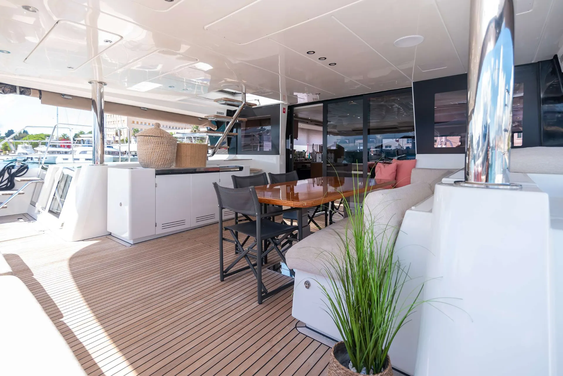 Lagoon 620 ADRIATIC LION – aft cockpit