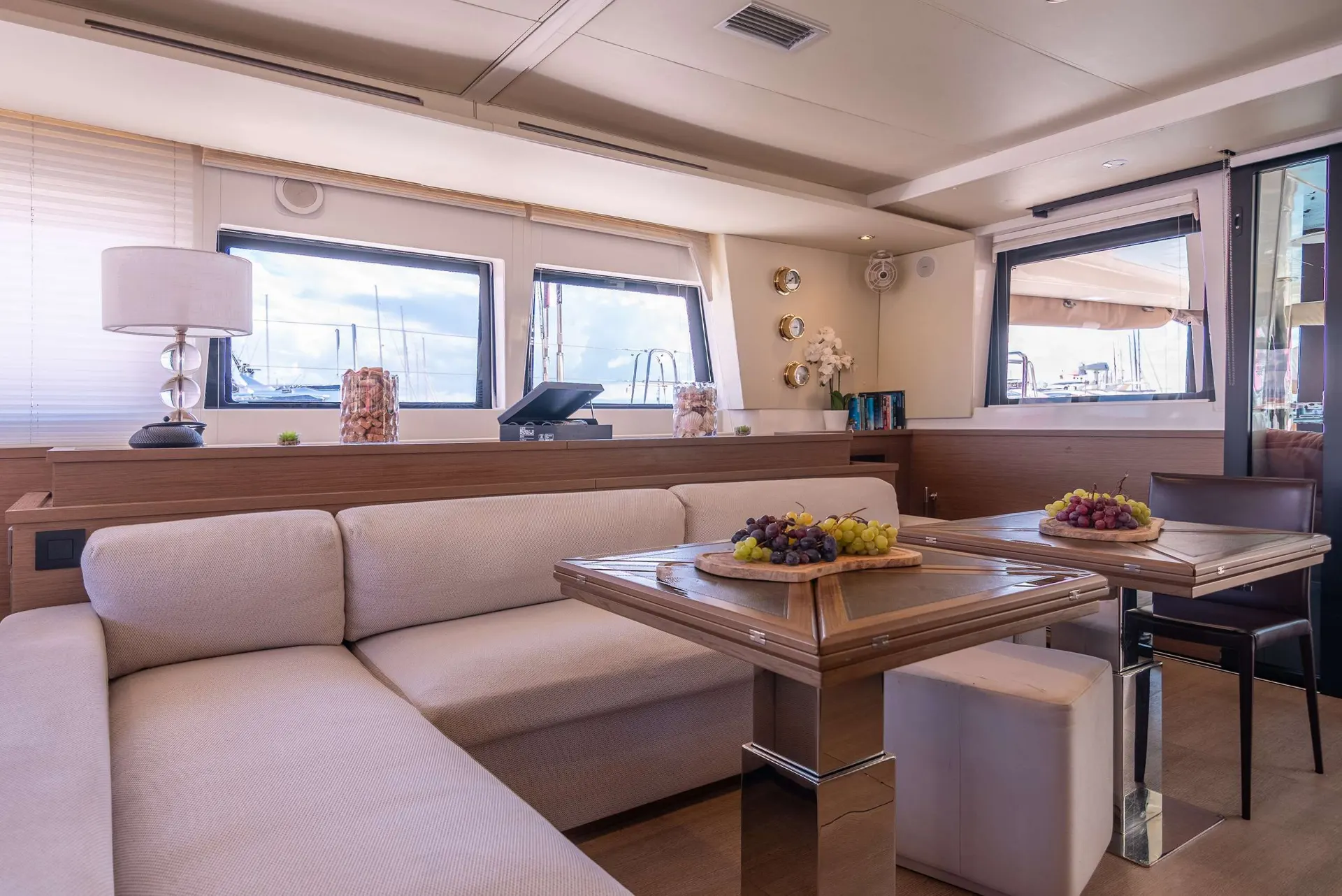 Lagoon 620 ADRIATIC LION – saloon lounge