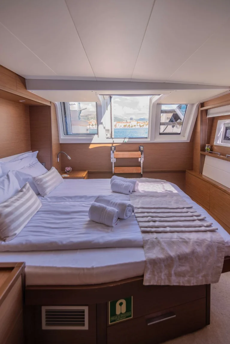 Lagoon 620 ADRIATIC LION – queen cabin