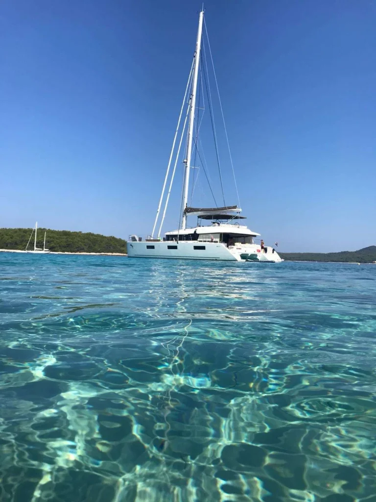 Lagoon 620 ADRIATIC TIGER – in turquoise water