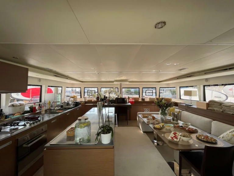 Lagoon 620 ADRIATIC TIGER – saloon