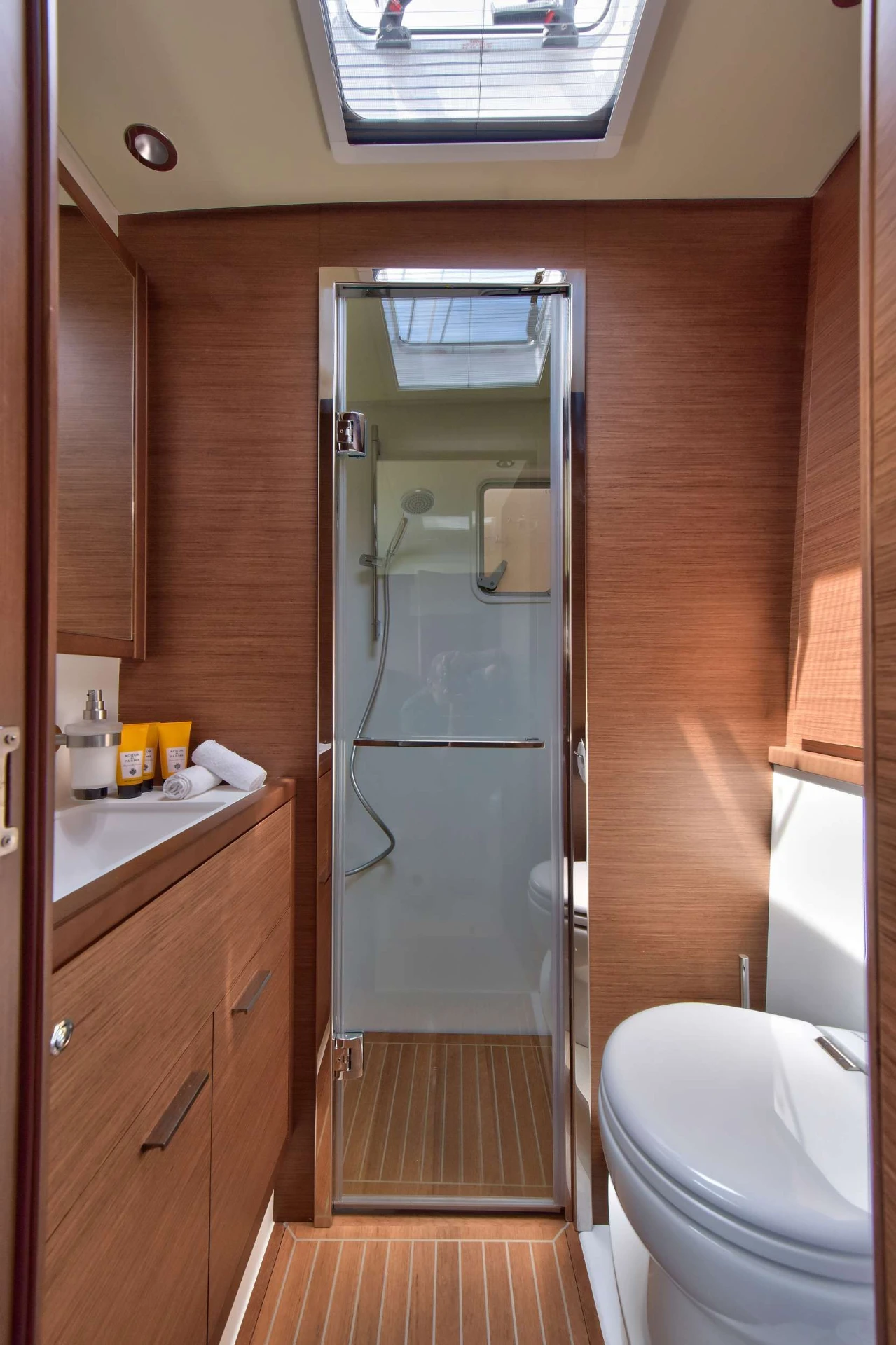 Lagoon 620 ADRIATIC TIGER – ensuite bathroom