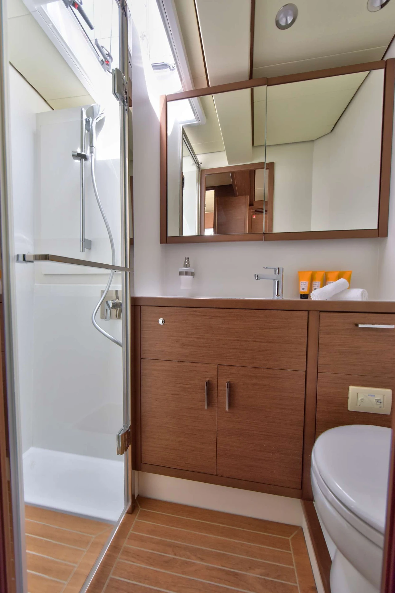 Lagoon 620 ADRIATIC TIGER – galley