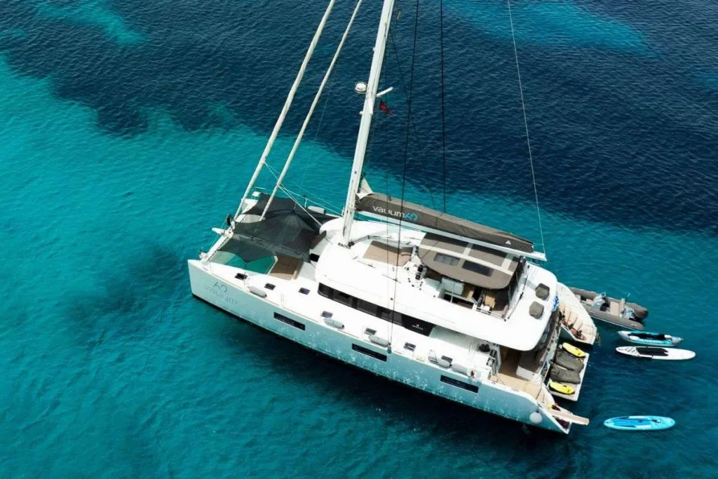 Lagoon 620 VALIUM62 – Aerial view at anchor