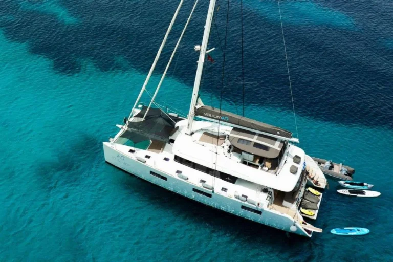 Lagoon 620 VALIUM62 – Aerial view at anchor
