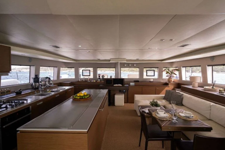 Lagoon 620 VALIUM62 – Main saloon and galley