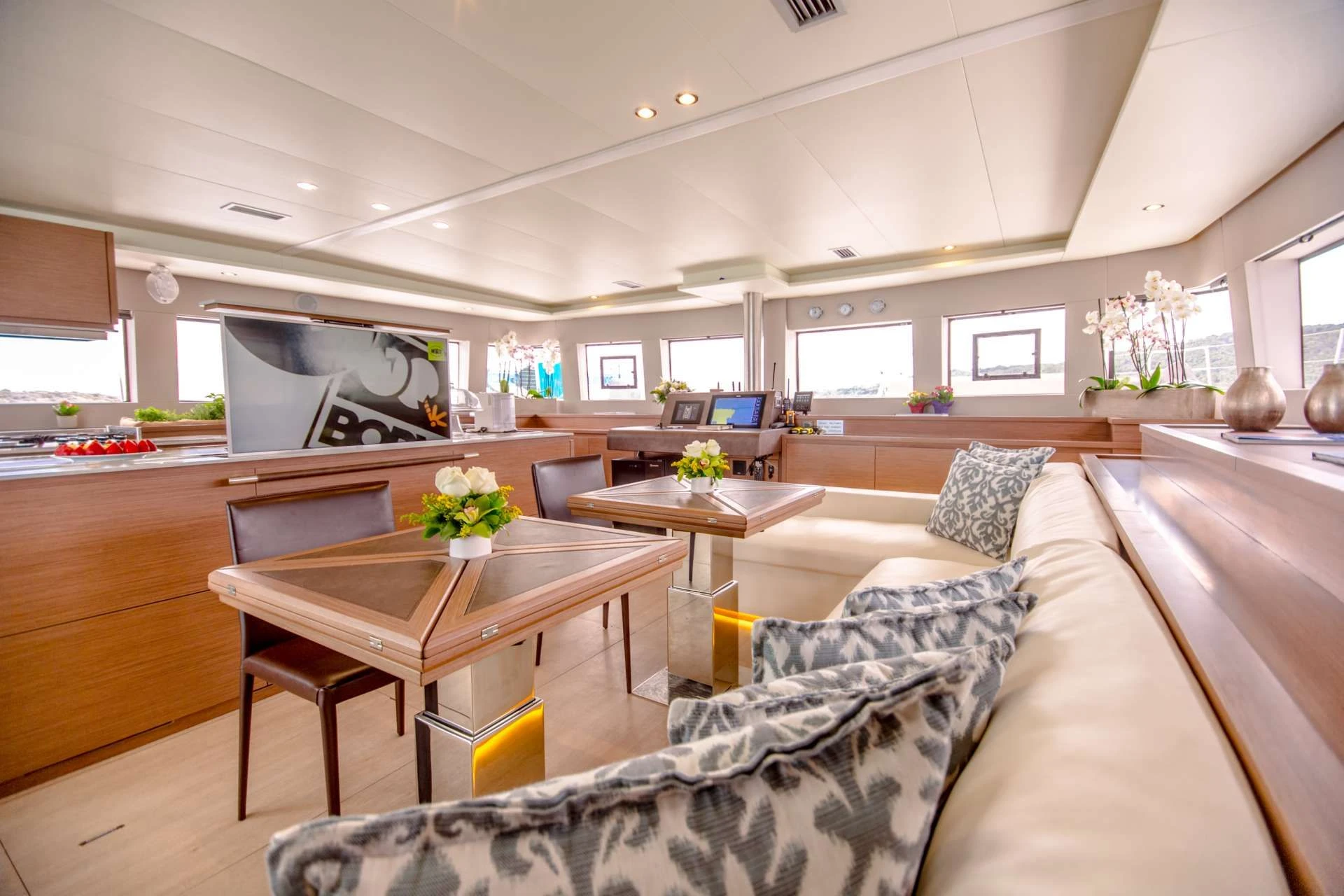 Lagoon 620 VALIUM62 – Saloon lounge