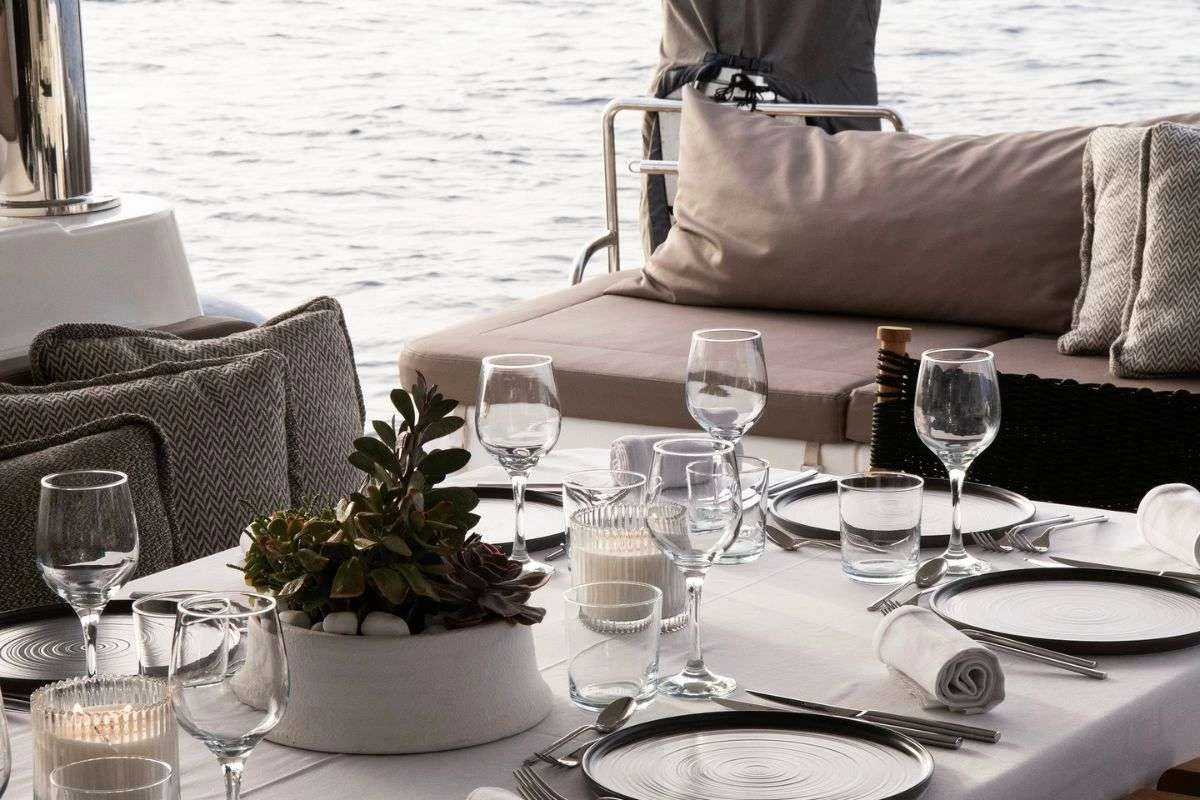 Lagoon 620 VALIUM62 – Table setting