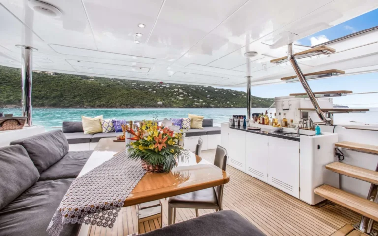 Lagoon 630 ULTRA – Aft cockpit
