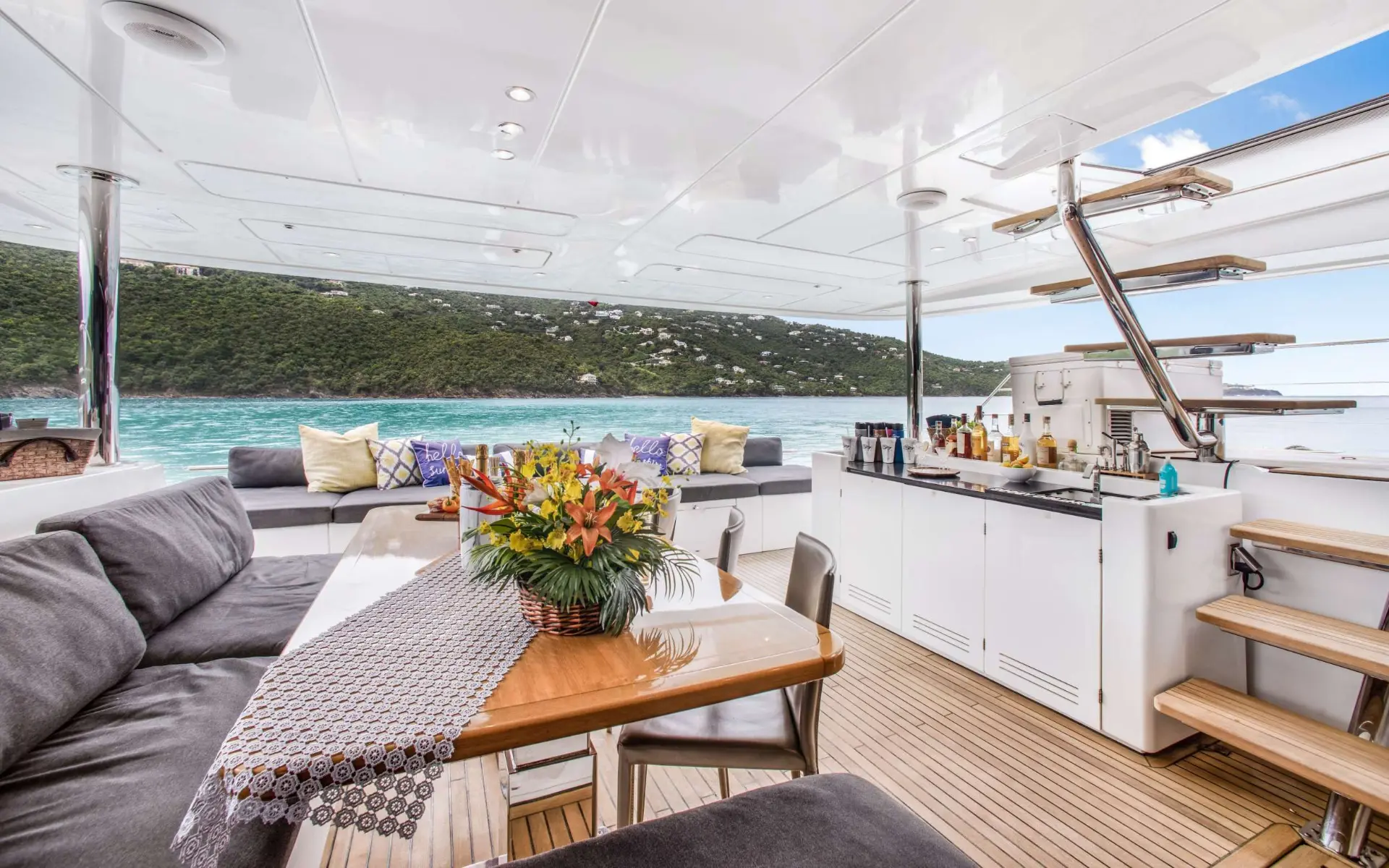 Lagoon 630 ULTRA – Aft cockpit