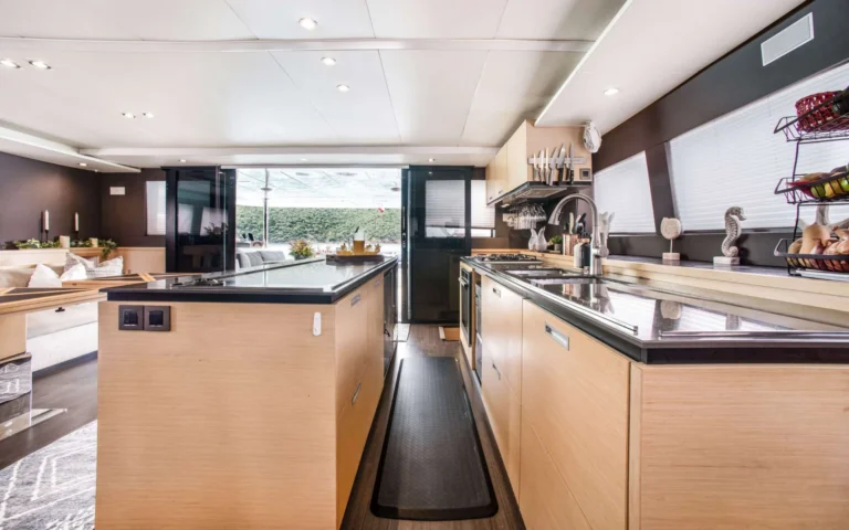 Lagoon 630 ULTRA – Galley