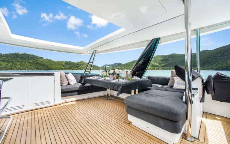 Lagoon 630 ULTRA – Flybridge