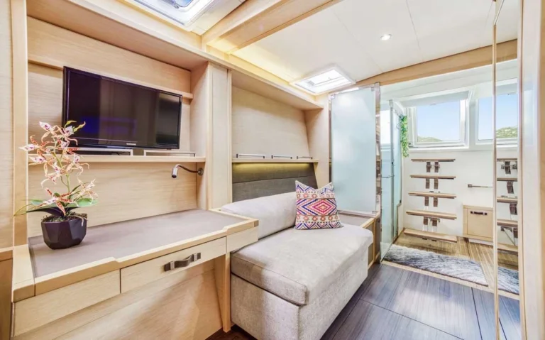 Lagoon 630 ULTRA – Master cabin lounge