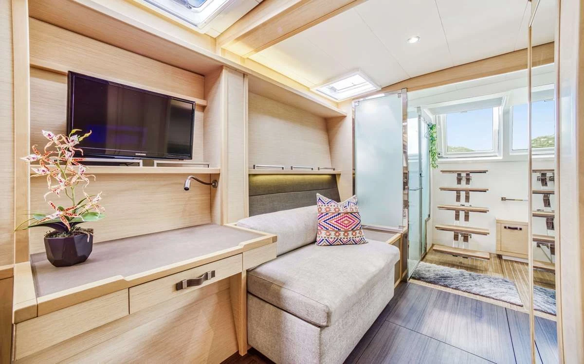 Lagoon 630 ULTRA – Master cabin lounge