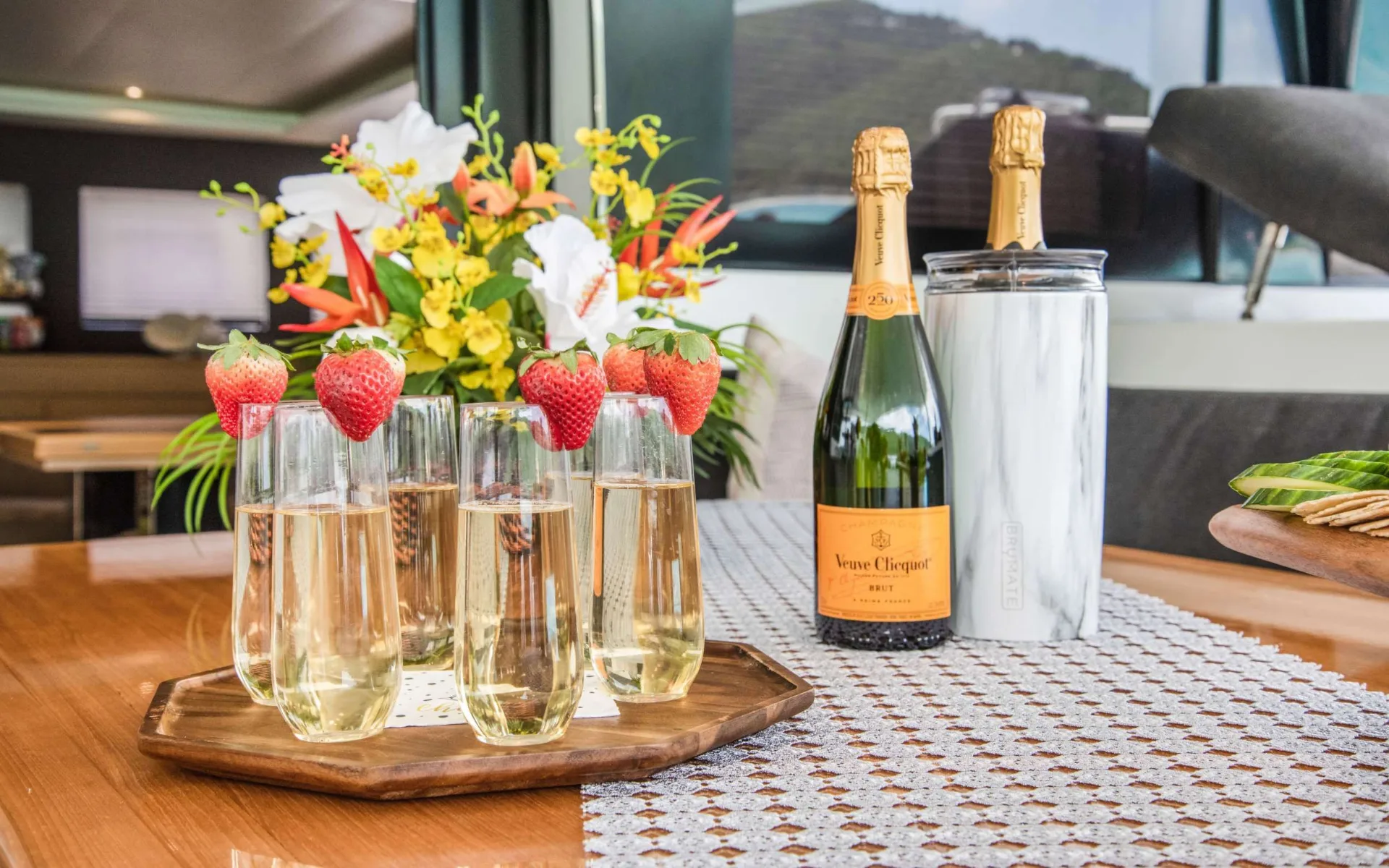 Lagoon 630 ULTRA – Champagne welcome