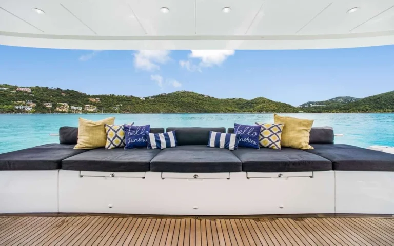 Lagoon 630 ULTRA – Foredeck seating