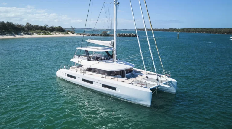 Lagoon 65 AMAREA – At anchor