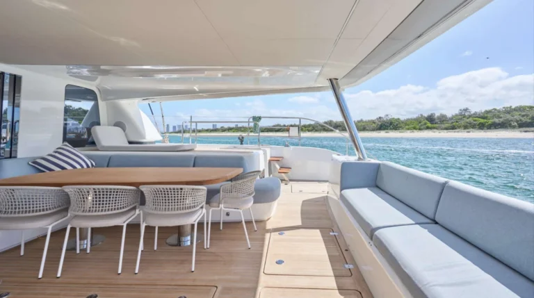 Lagoon 65 AMAREA – Aft deck dining