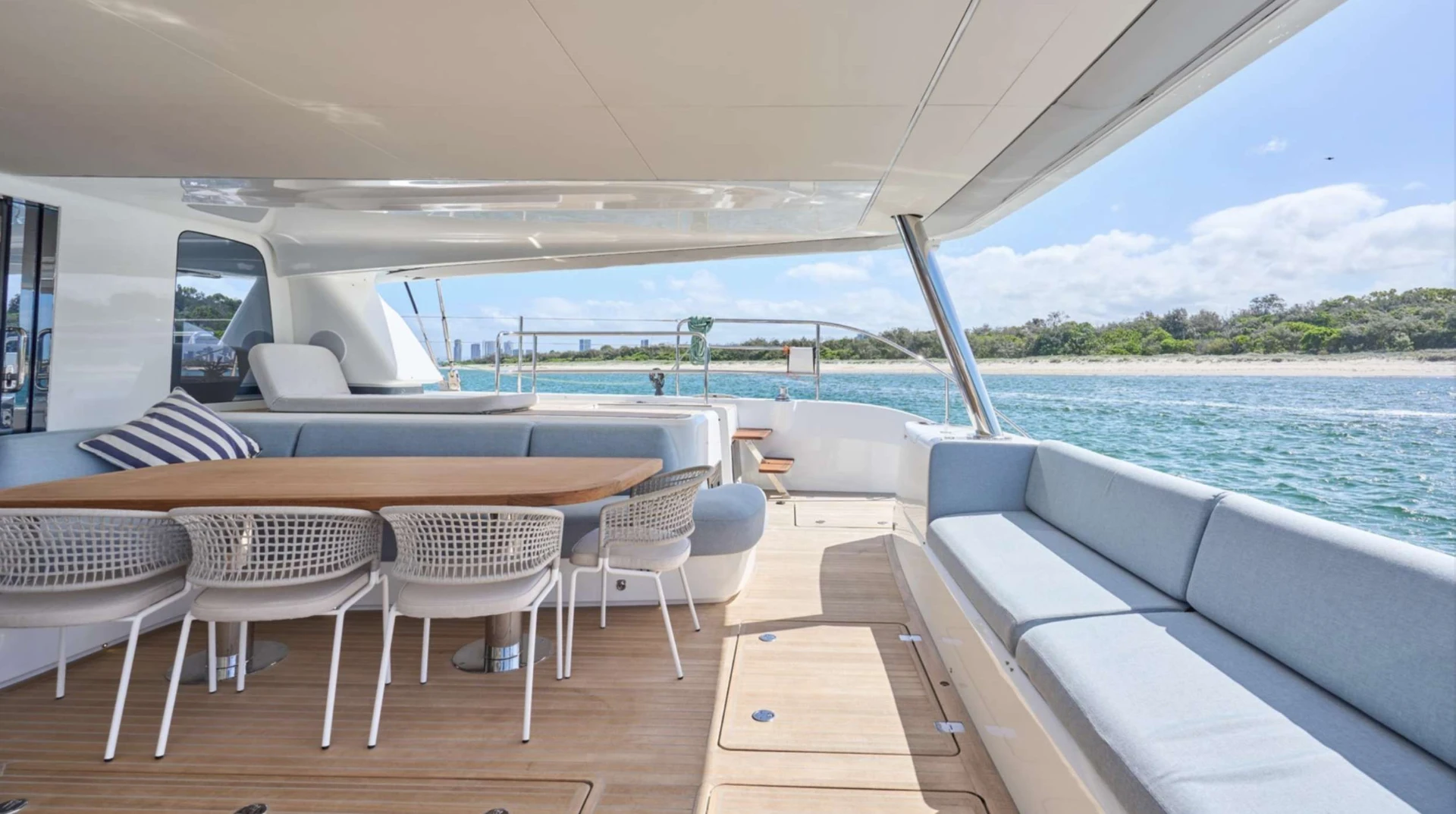 Lagoon 65 AMAREA – Aft deck dining