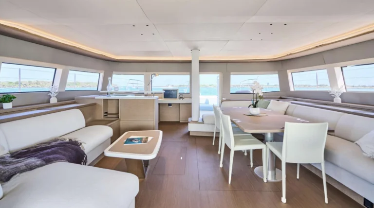 Lagoon 65 AMAREA – Main saloon
