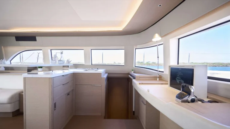 Lagoon 65 AMAREA – Saloon and chart table