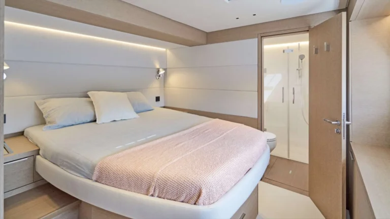 Lagoon 65 AMAREA – Queen cabin