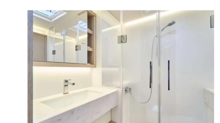 Lagoon 65 AMAREA – Shower room