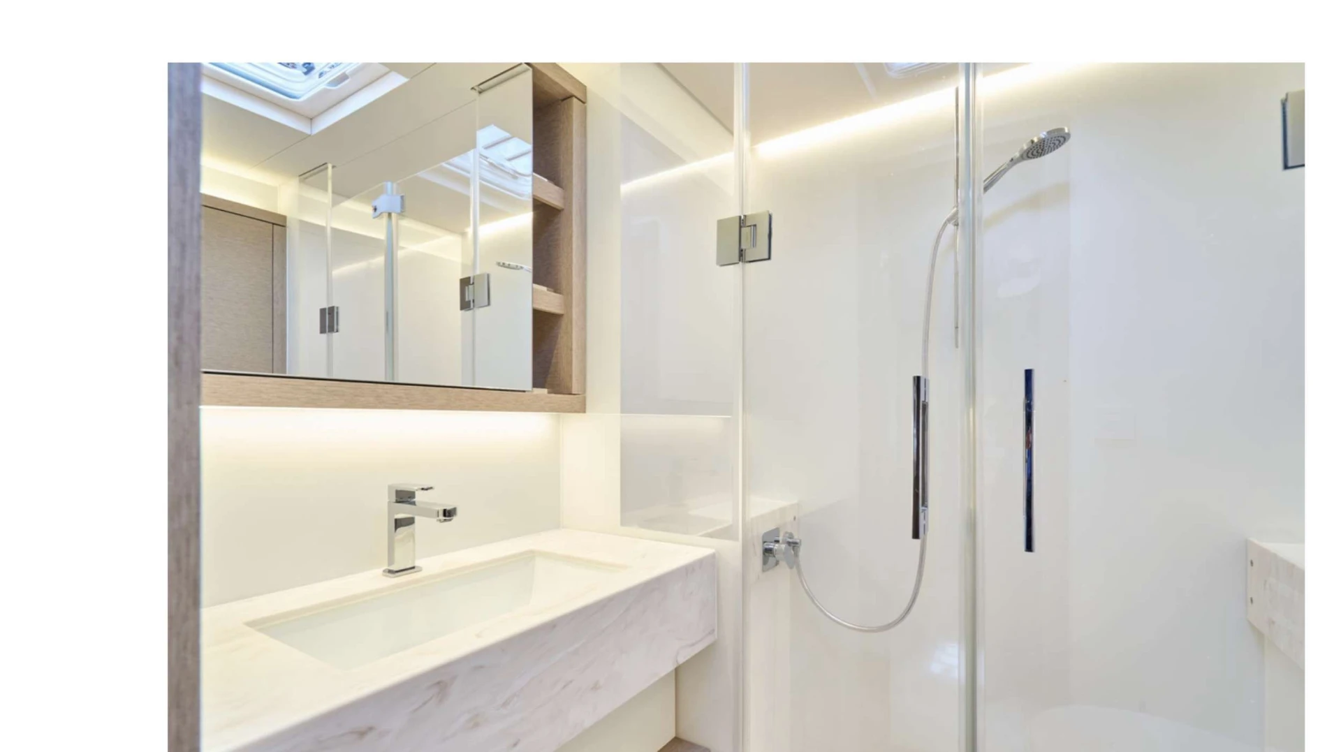 Lagoon 65 AMAREA – Shower room