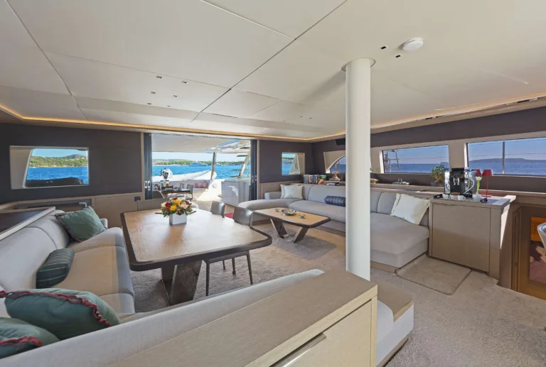 Lagoon 65 DAIQUIRI – Main saloon