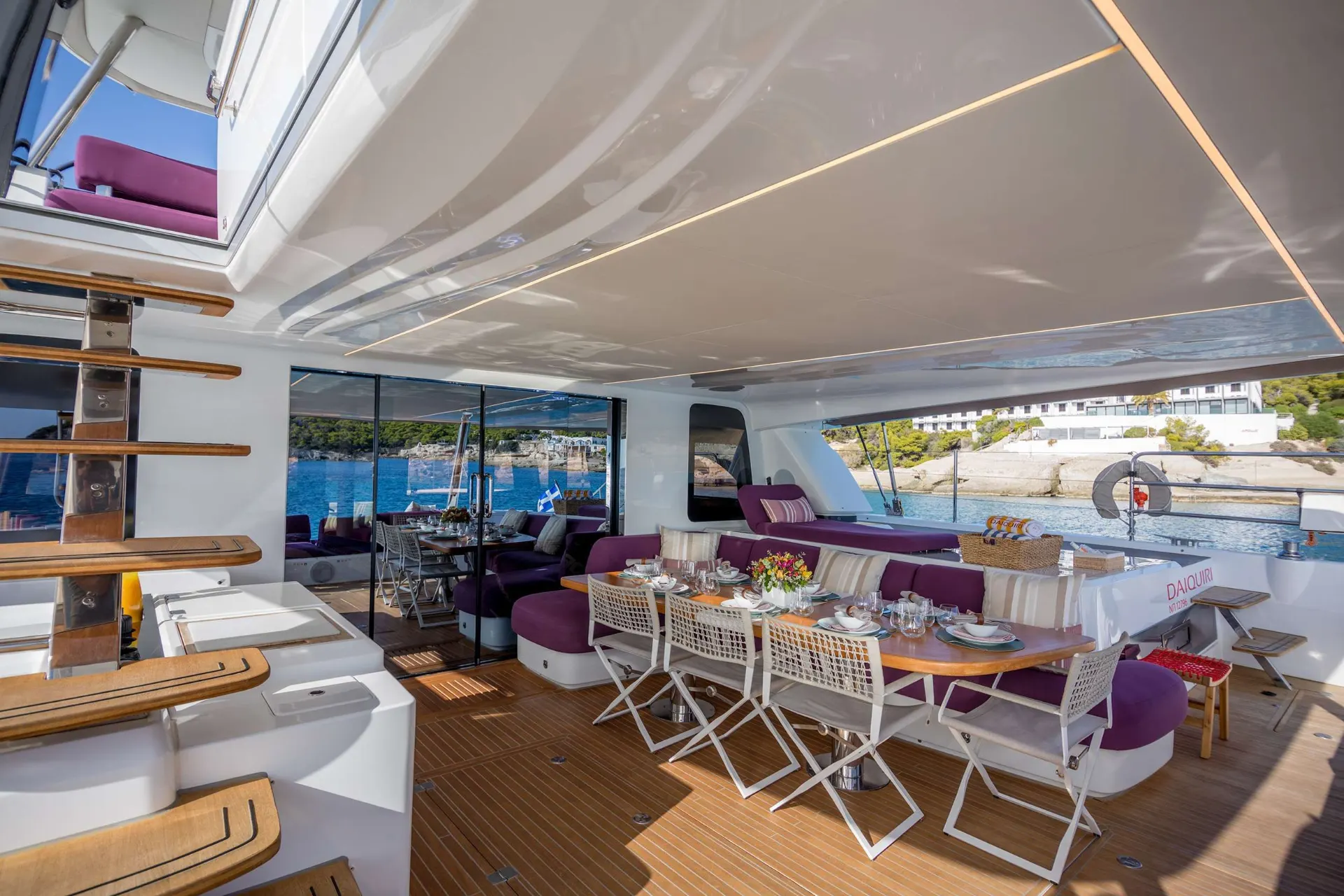 Lagoon 65 DAIQUIRI – Aft deck and saloon