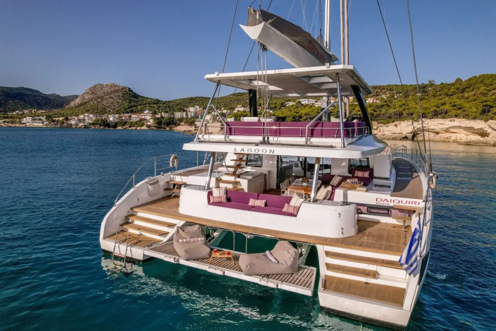 Lagoon 65 DAIQUIRI – Stern view