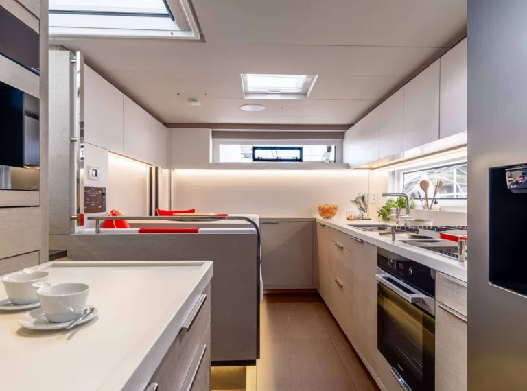 Lagoon 65 DAIQUIRI – Galley