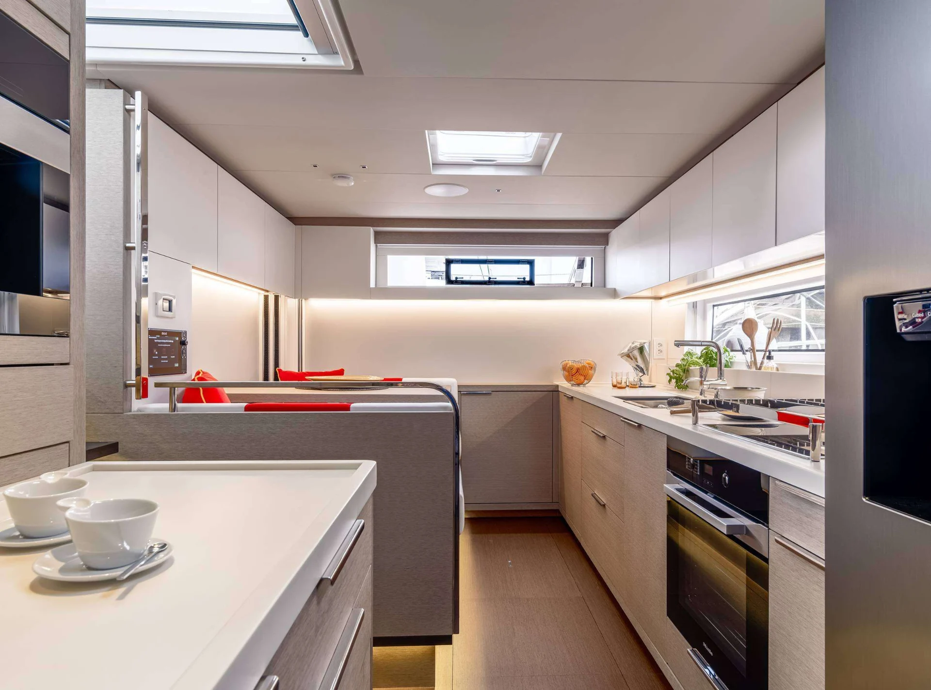 Lagoon 65 DAIQUIRI – Galley