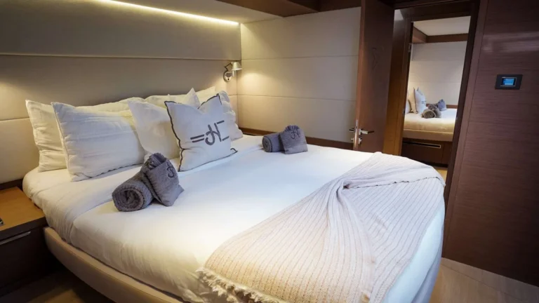 Lagoon 65 JUSTIFIED HORIZONS – Queen guest cabin