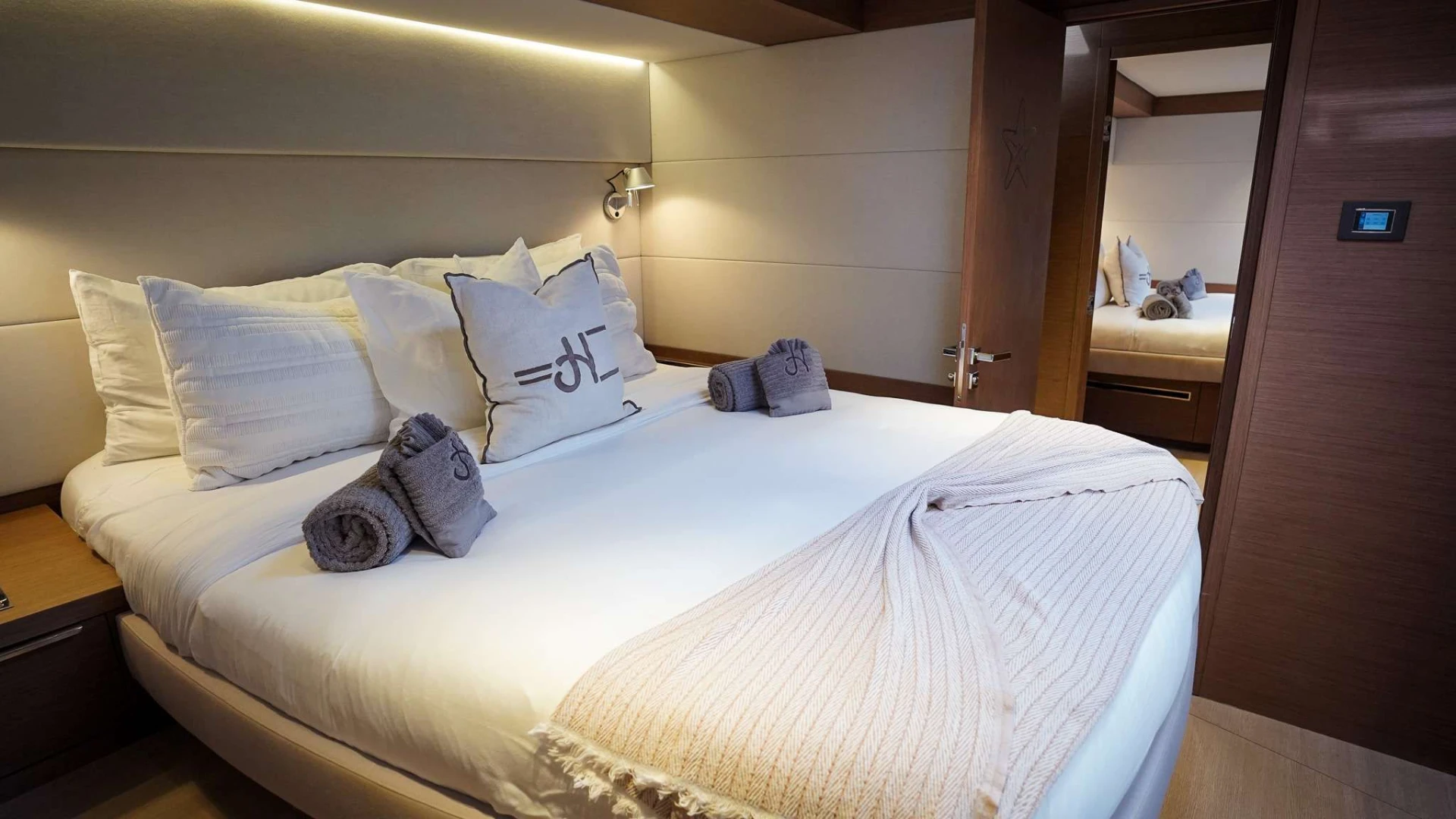 Lagoon 65 JUSTIFIED HORIZONS – Queen guest cabin