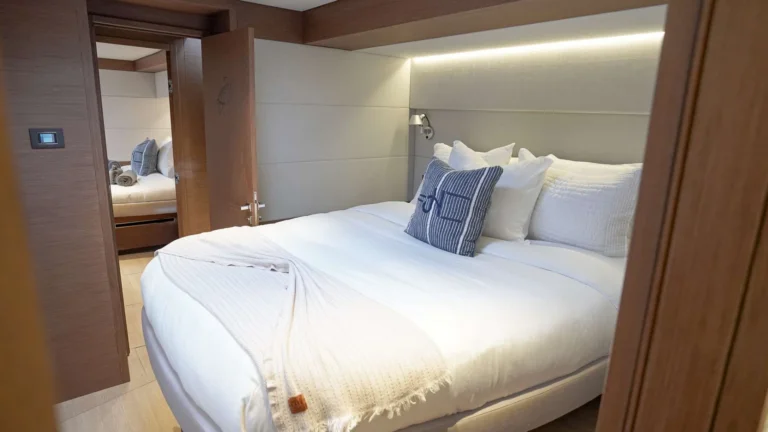 Lagoon 65 JUSTIFIED HORIZONS – Queen cabin