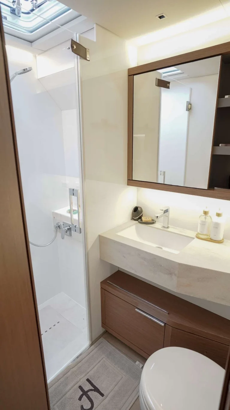 Lagoon 65 JUSTIFIED HORIZONS – Bathroom vanity
