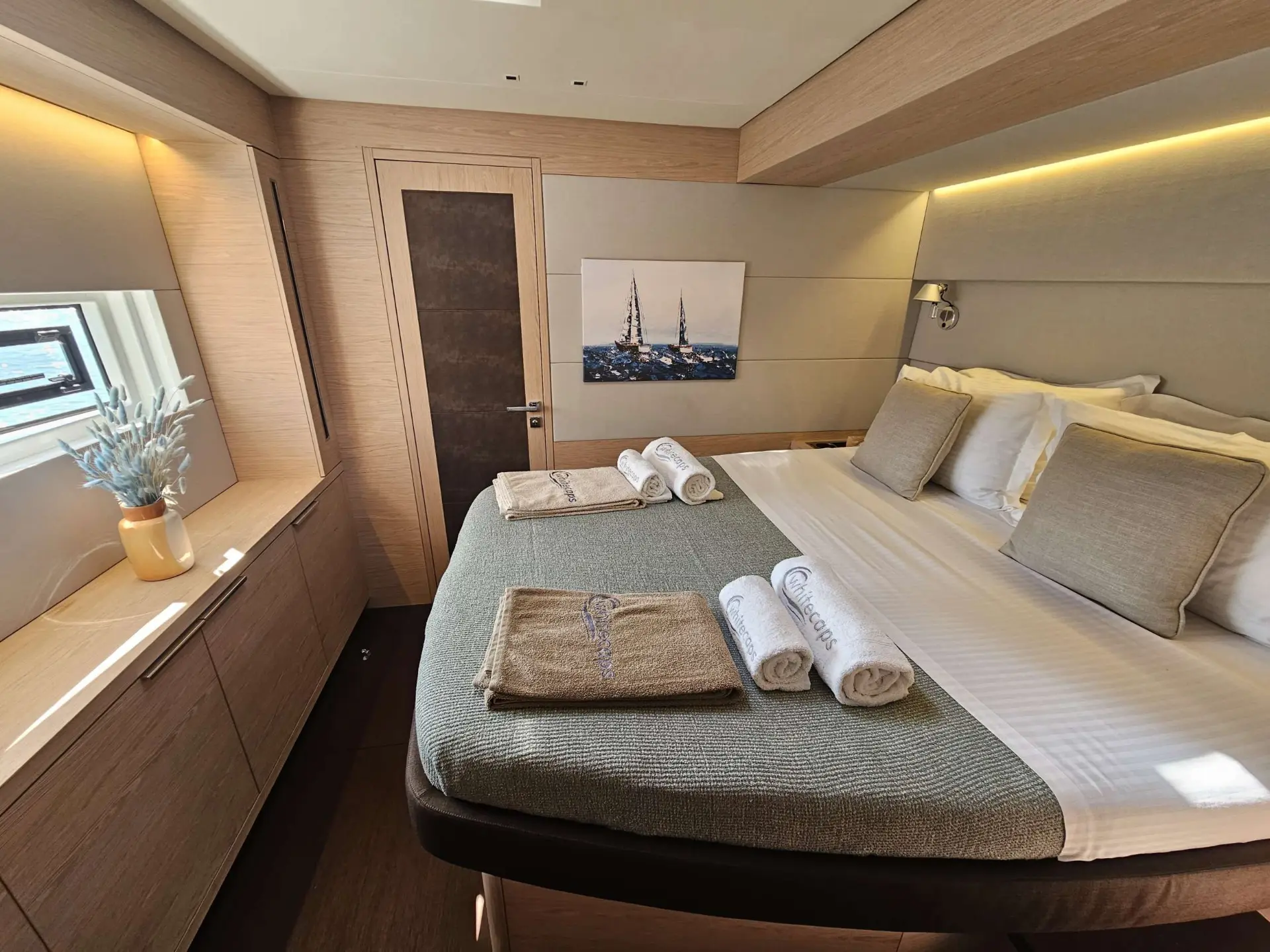 Lagoon 65 WHITE CAPS – Double cabin