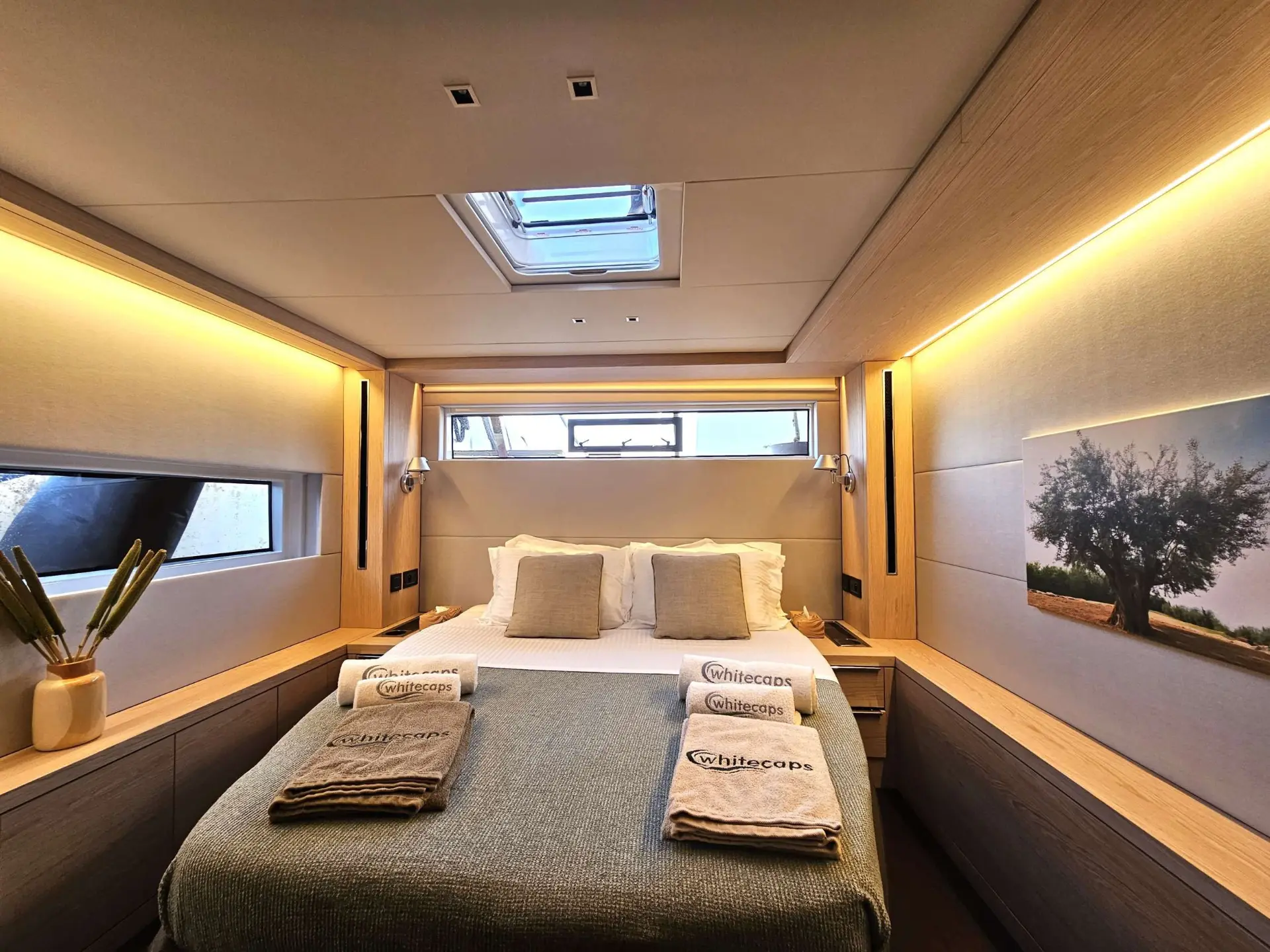 Lagoon 65 WHITE CAPS – Double guest cabin
