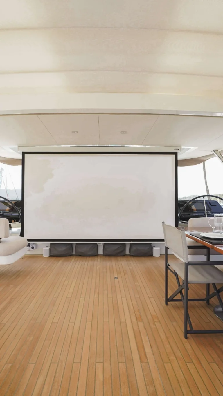 Lagoon 65 WHITE CAPS – Flybridge cinema screen