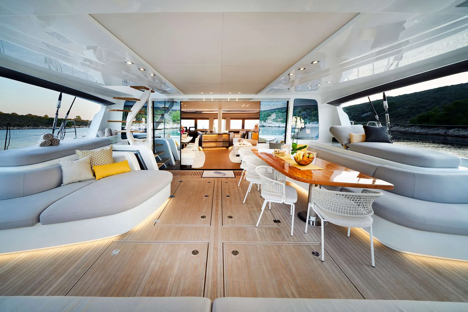 Lagoon 77 ADRIATIC DRAGON – Saloon and dining area