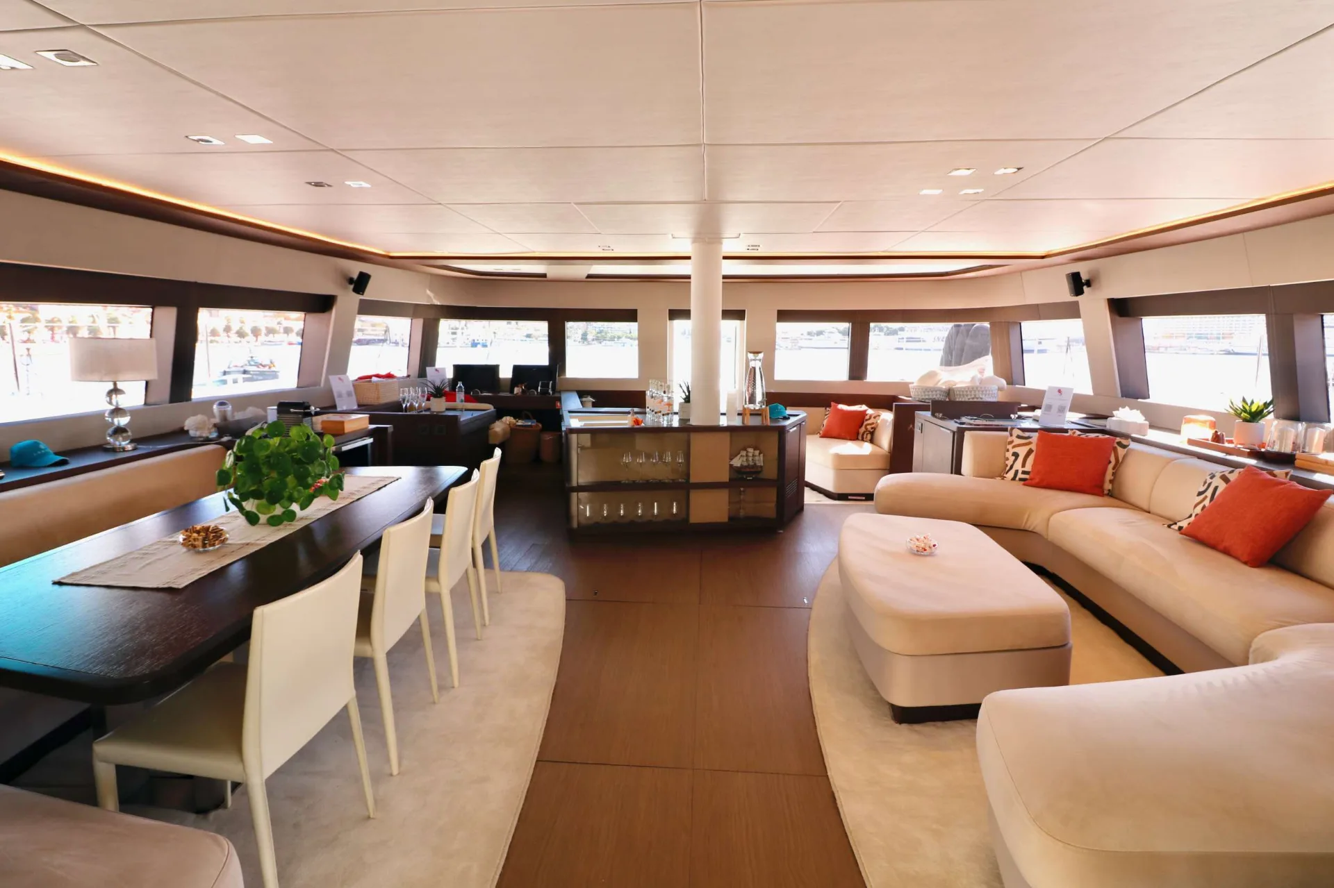 Lagoon 77 ADRIATIC DRAGON – Panoramic saloon