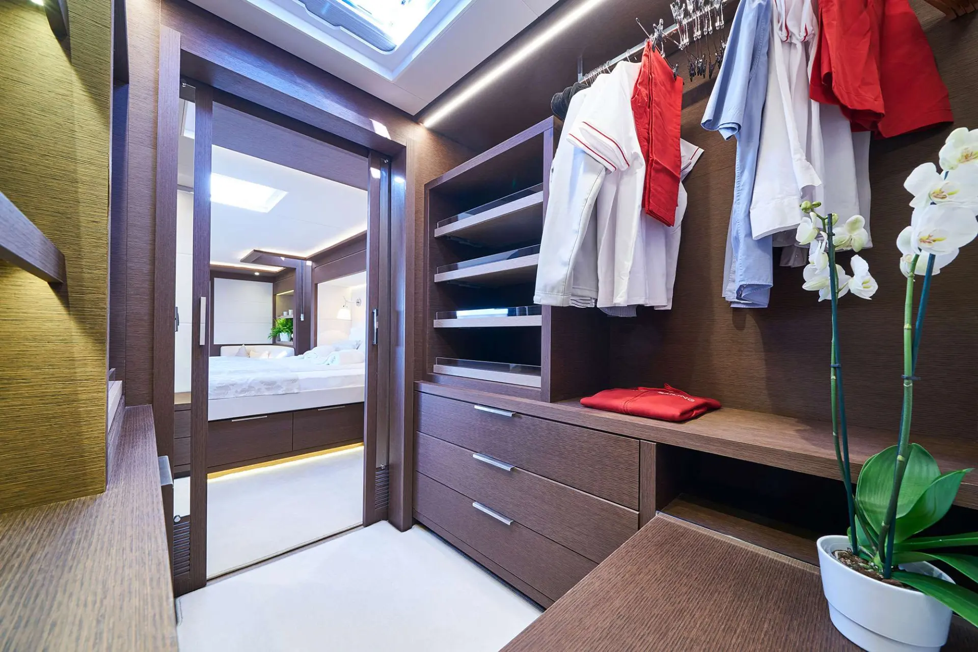 Lagoon 77 ADRIATIC DRAGON – Walk-in wardrobe