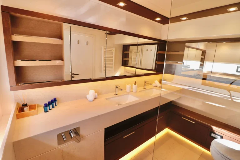 Lagoon 77 ADRIATIC DRAGON – En-suite bathroom