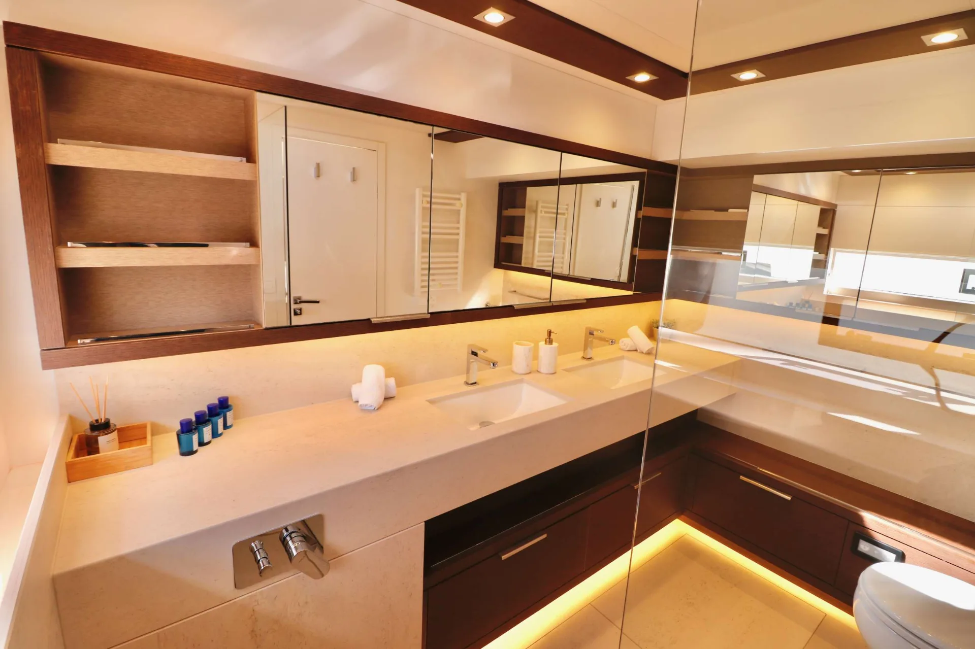 Lagoon 77 ADRIATIC DRAGON – En-suite bathroom