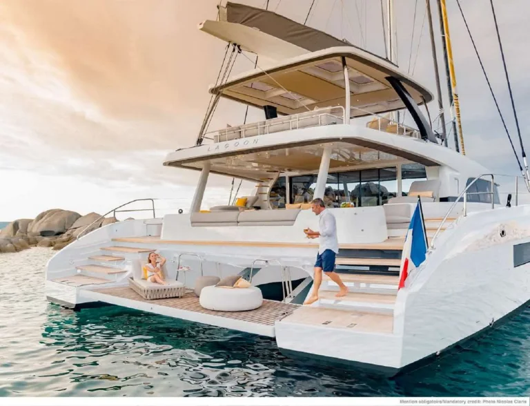Lagoon 77 SYLENE – Aft deck and swim platform