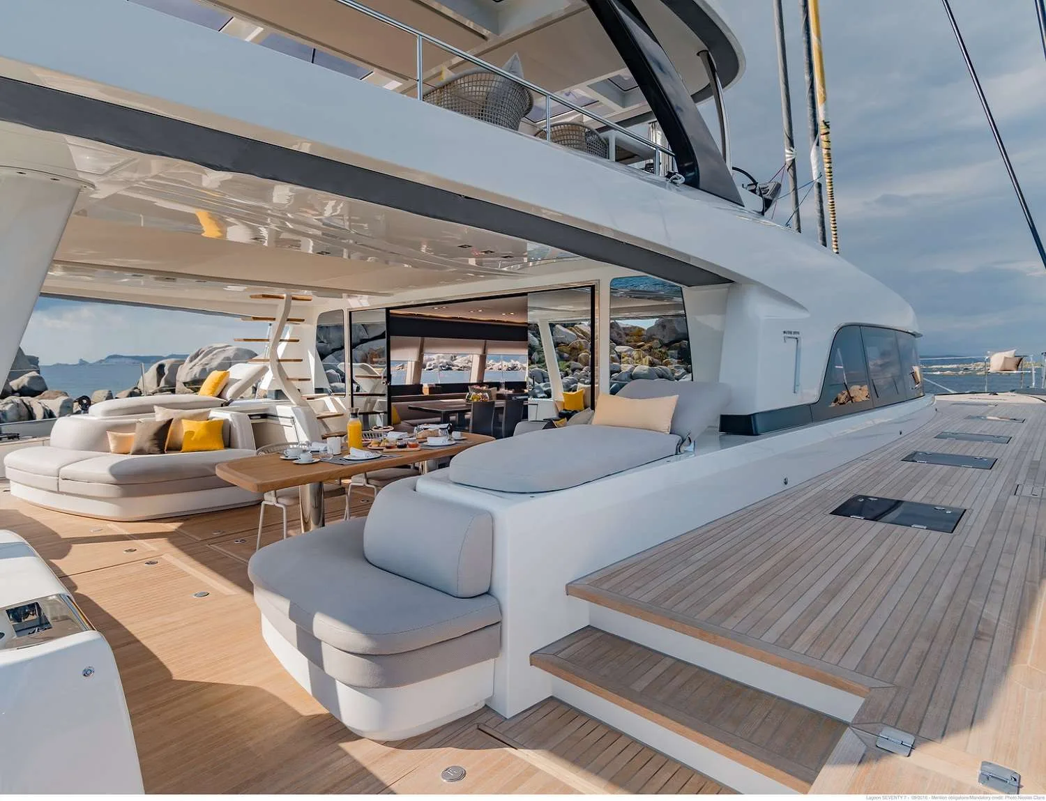 Lagoon 77 SYLENE – Sunbathing areas