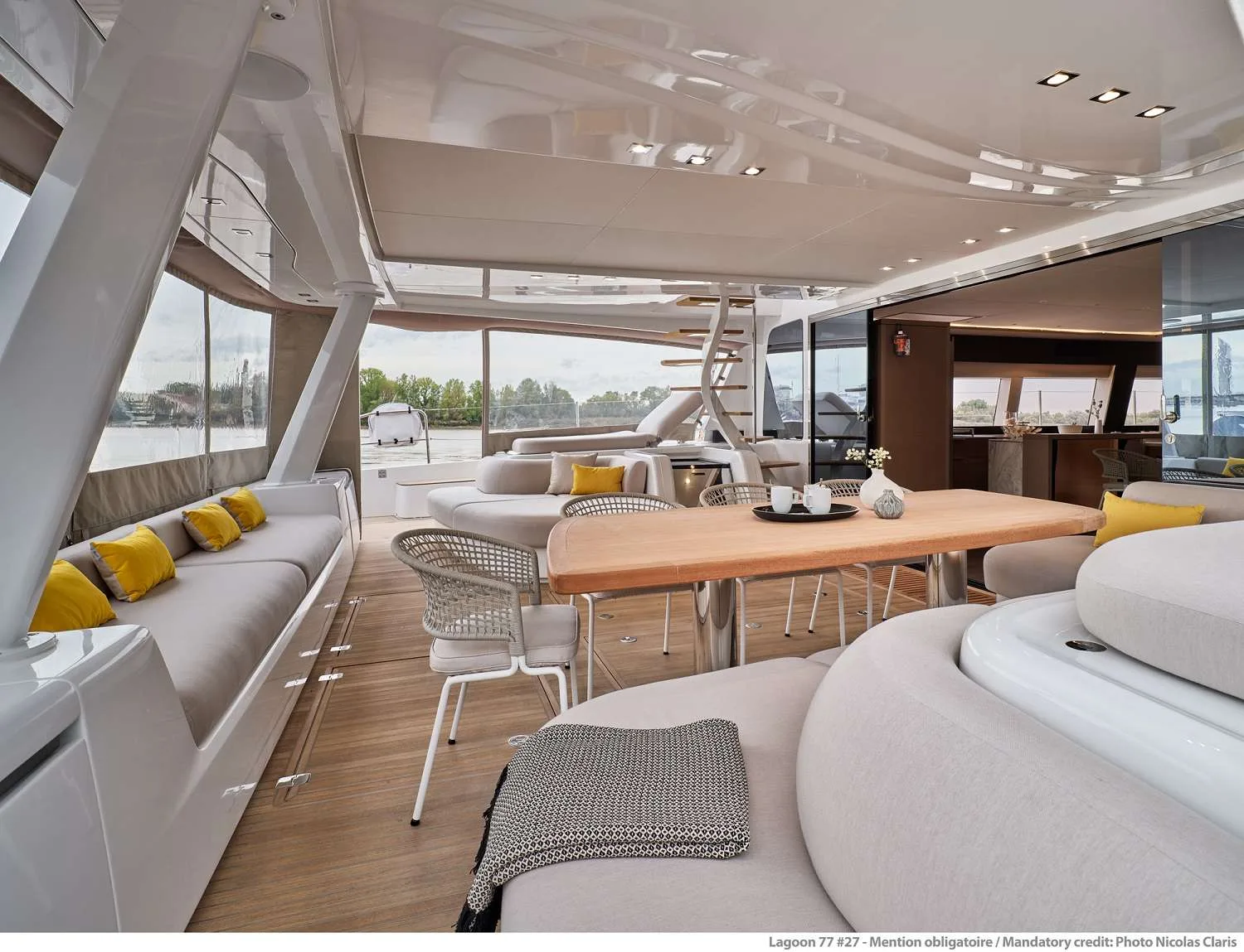 Lagoon 77 SYLENE – Aft cockpit lounge